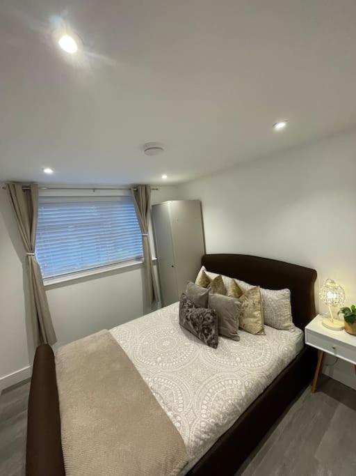 Stylish & Cosy 1 Bed Apartment Swindon Exterior photo